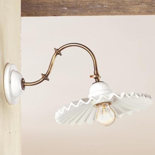 klasszikus feher keramia lampa rusztikus mediterran vintage vilagos vilagitas nappali konyha haloszoba videki elegans polgari fodros lampaernyo.jpg